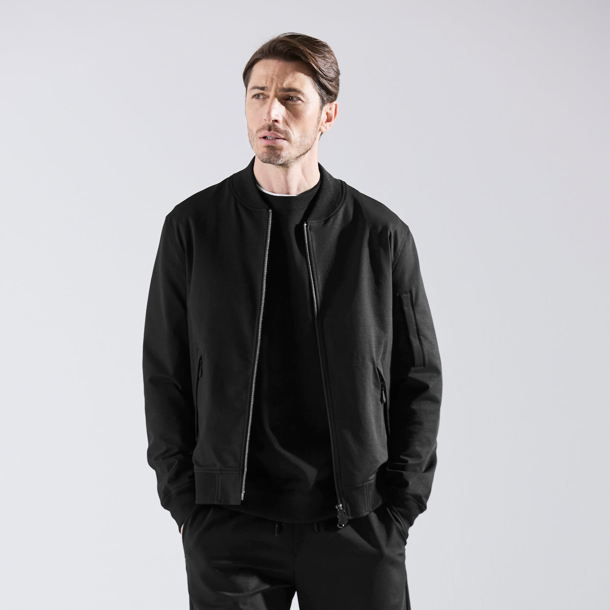 新品‼️MOVB Duplex Wool Jersey トラベルジョガー パンツ 新品‼️MOVB Duplex Wool Jersey トラベルジョガー パンツ